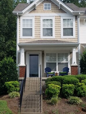 Exterior detail - Upscale Nashville Townhome on Golf Course* (Nashville)