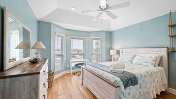 5 bedrooms, desk, iron/ironing board, travel cot