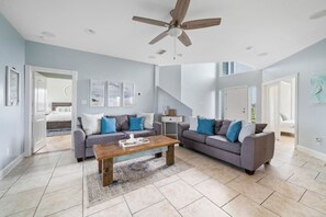 Smart TV, books - Family-Friendly Getaway, Close to the Beach (Galveston)