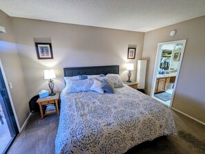 2 habitaciones, escritorio, tabla de planchar con plancha y wifi gratis 