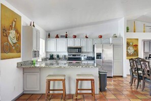 Fridge, microwave, oven, stovetop - 5 Br Two master suites with Pool and hot tub Private Retreat (Scottsdale)