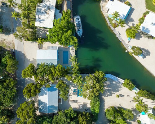 5 bedroom - Deep Dockage & Heated Pool in Islamorada.