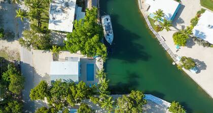 5 bedroom - Deep Dockage & Heated Pool in Islamorada.