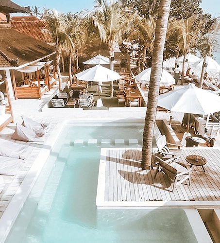 Ohana's Beachfront Resort & Beach Club