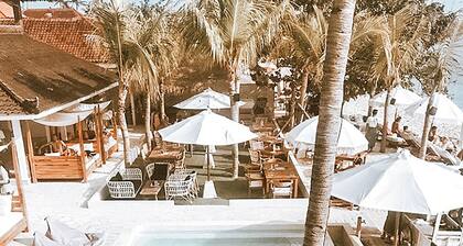 Ohana's Beachfront Resort & Beach Club