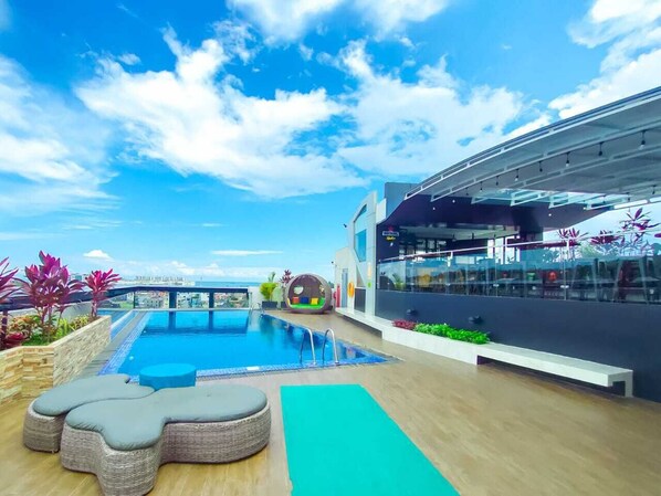 Swim-up bar - MaxOneHotels.com at Balikpapan (Balikpapan)
