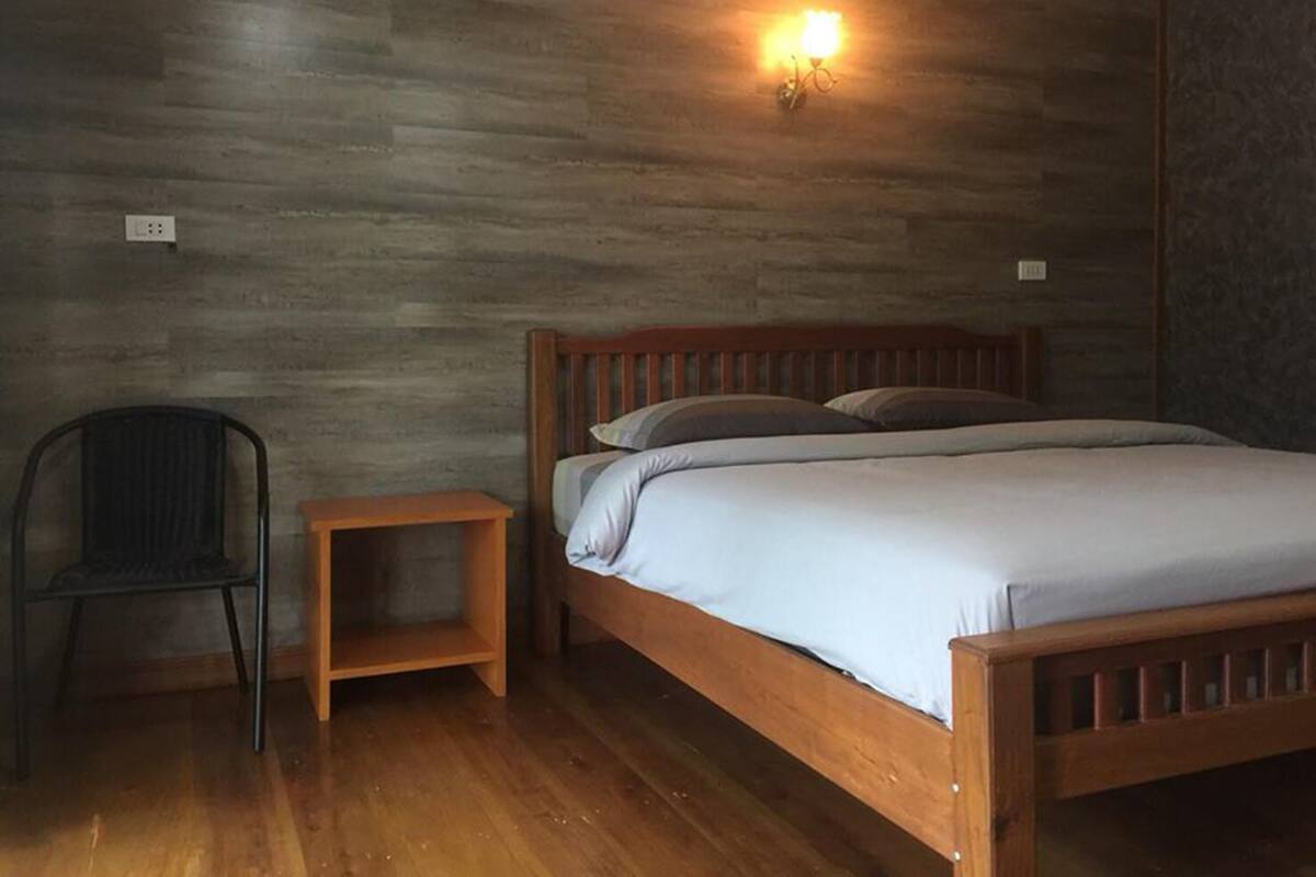 Standard Room | Desk, blackout drapes, WiFi (free), bed sheets