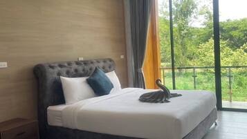 Standard Room with Balcony | Desk, blackout curtains, free WiFi, bed sheets
