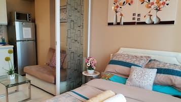 Condo, 1 Bedroom (1405) | Desk, free WiFi, bed sheets