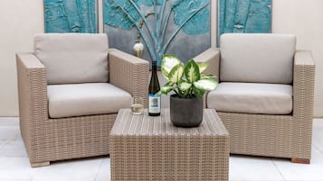 Aquila, One Bedroom apartment | Courtyard view