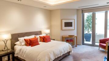 Apartamento superluxo, 1 cama King, para não fumantes | 1 quarto, roupas de cama premium, frigobar, escrivaninha