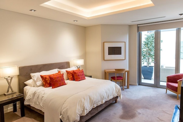Apartamento de lujo, 1 cama de matrimonio grande, no fumadores | 1 dormitorio, ropa de cama de alta calidad, minibar y escritorio