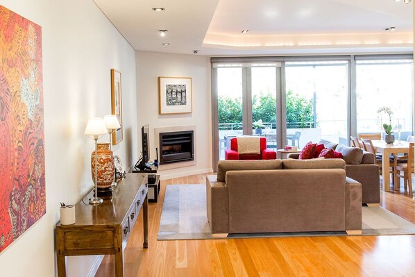 Aquila, One Bedroom apartment | Living area | Smart TV, fireplace, Netflix - Constellation Apartments (Margaret River)