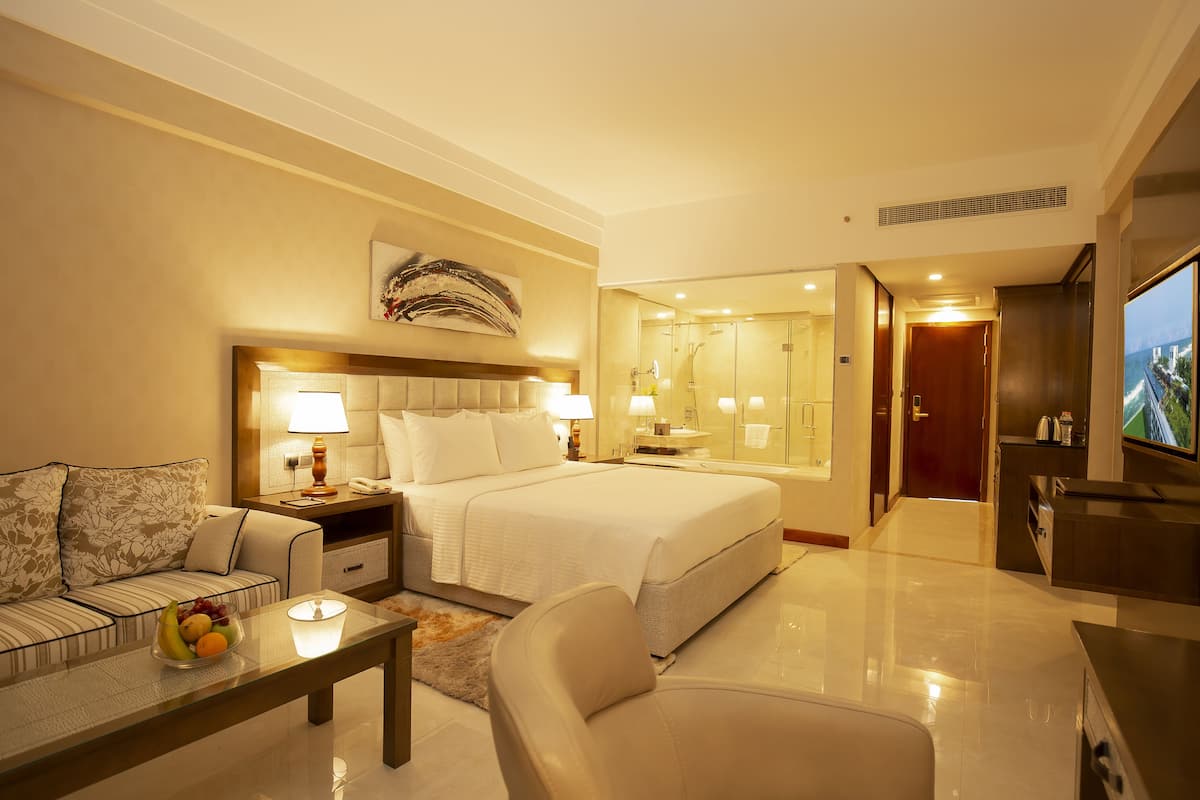 Premier Double Room, 1 King Bed- With a Complimentary City Tour | 1 室のベッドルーム、エジプト綿のシーツ、高級寝具、ピロートップベッド