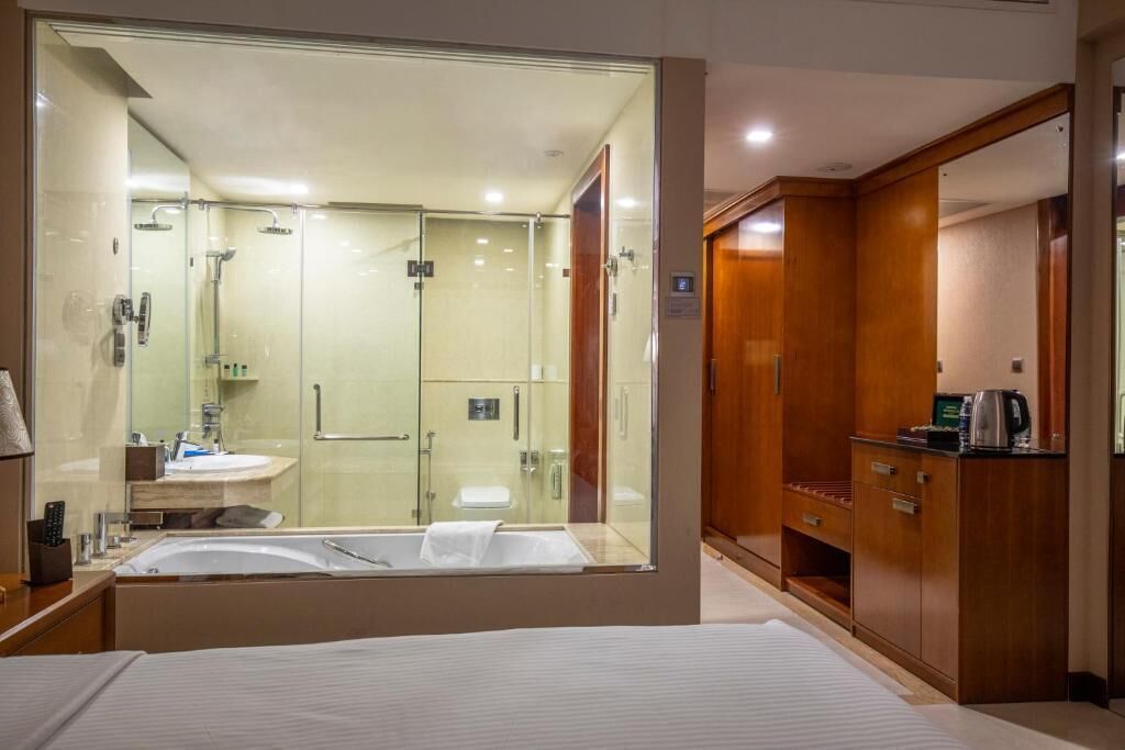 Deluxe King Room - Triple with Complimentary City Tour & Access to Beach Lounge | Bathroom | Separate tub and shower, deep soaking tub, rainfall showerhead