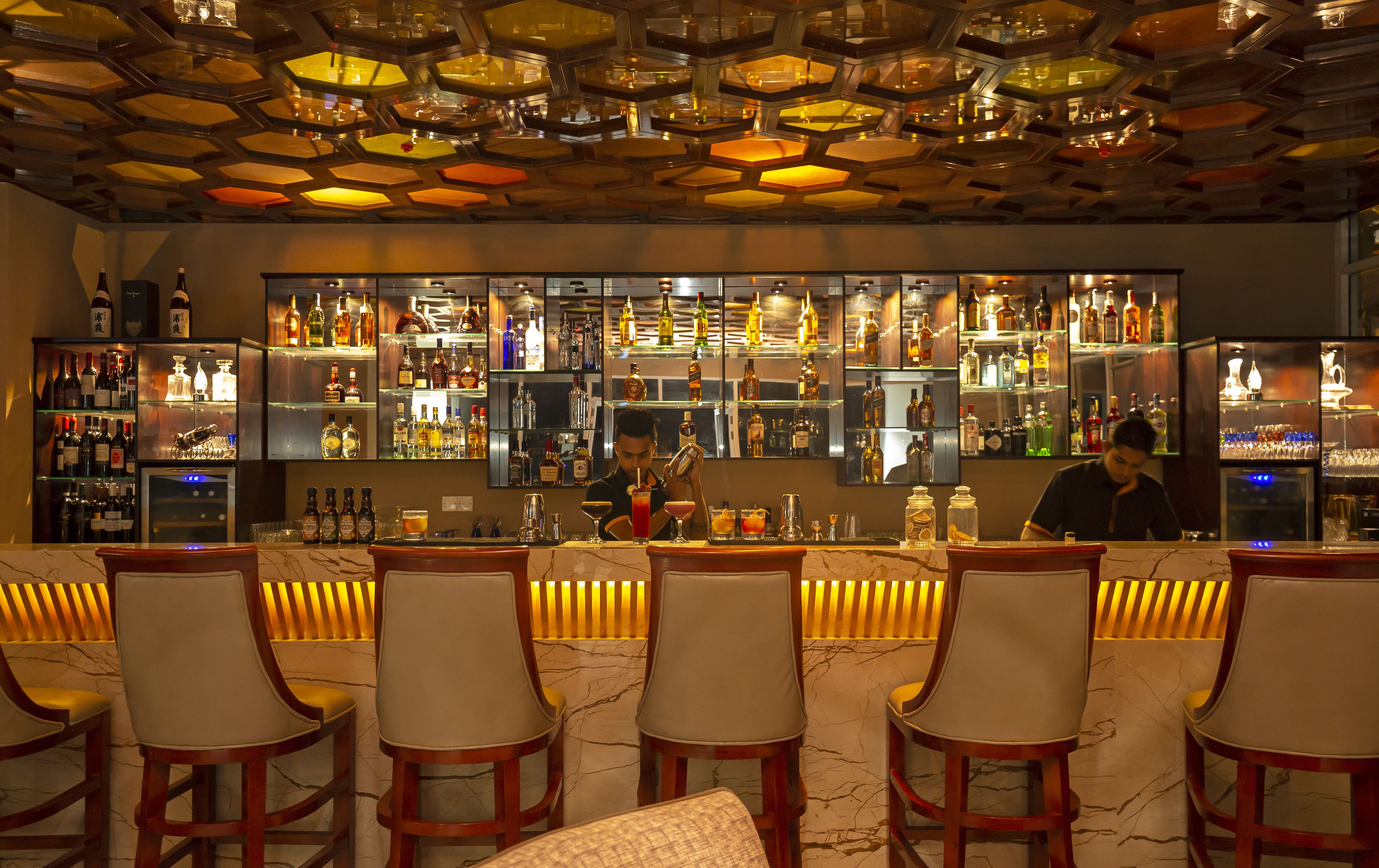 2 bares o lounges, bar junto a la alberca, bar en la playa 