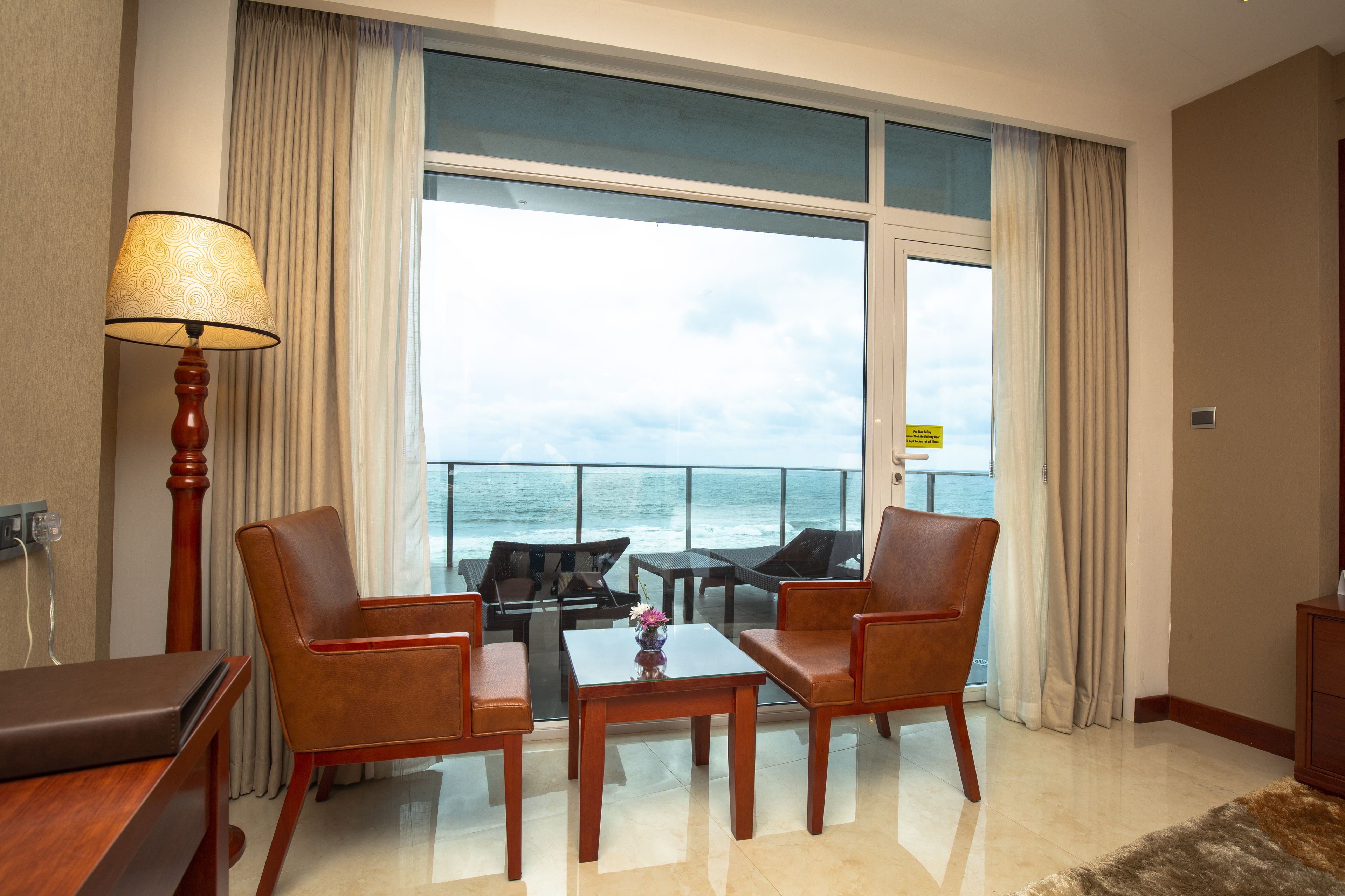 signature plus king room- with a complimentary city tour | 1 bedroom, egyptian cotton sheets, premium bedding, pillow-top beds