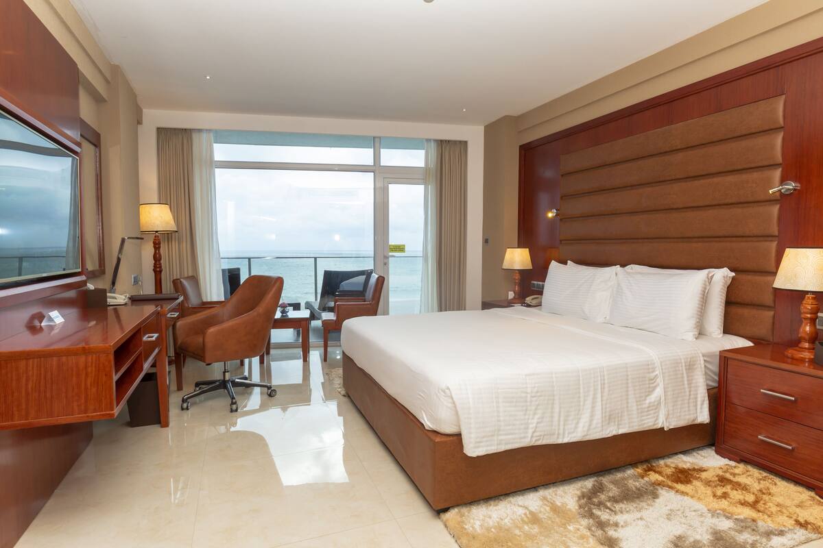 Signature Plus King Room- With a Complimentary City Tour | 1 室のベッドルーム、エジプト綿のシーツ、高級寝具、ピロートップベッド