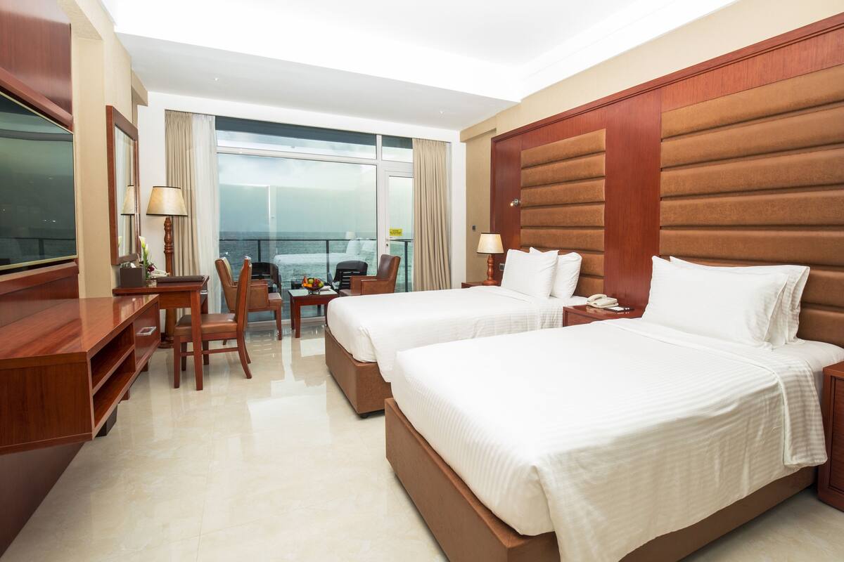 Signature Plus Twin Room- With a Complimentary City Tour | 1 室のベッドルーム、エジプト綿のシーツ、高級寝具、ピロートップベッド