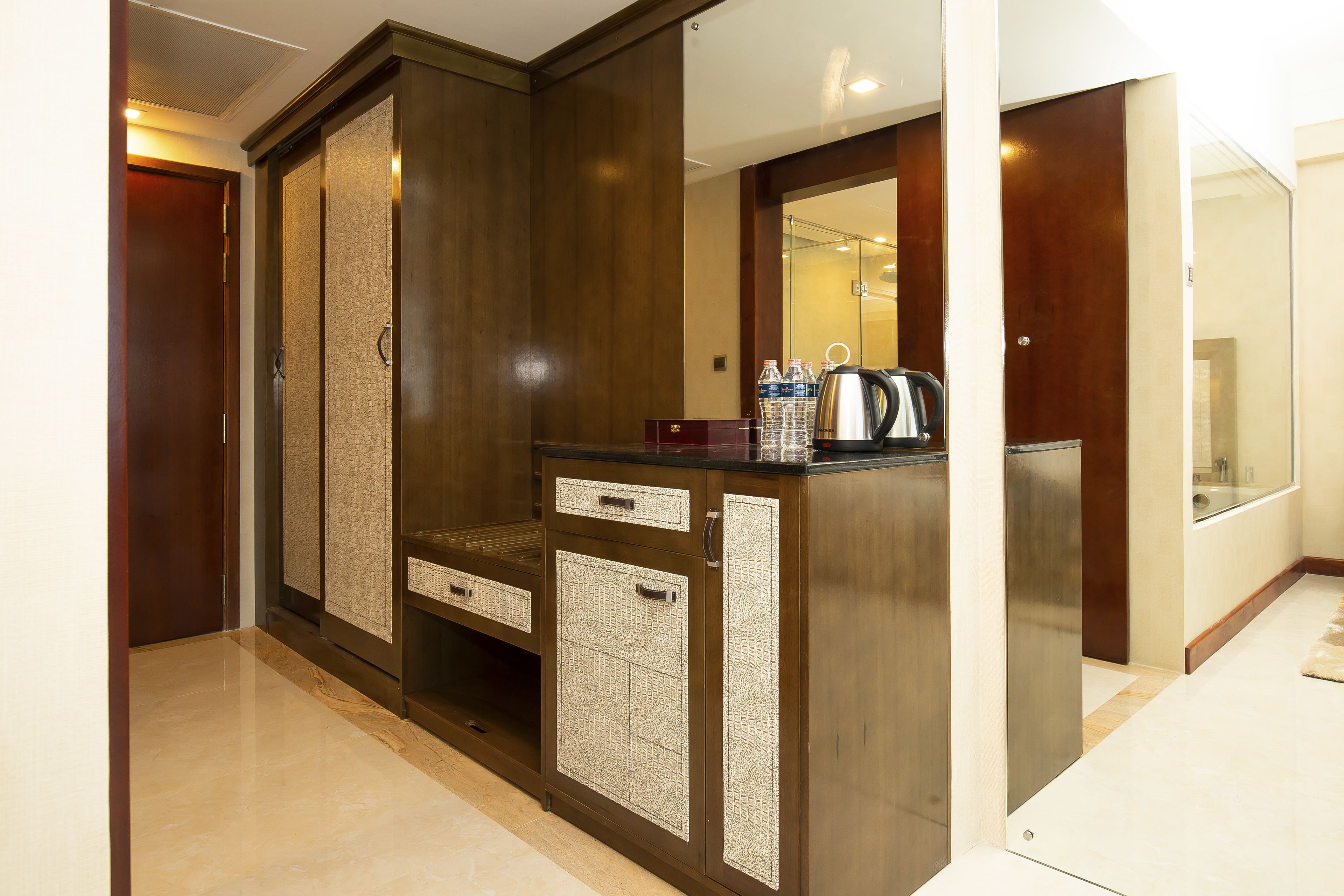 premier twin room, 2 twin beds- with a complimentary city tour | room amenity