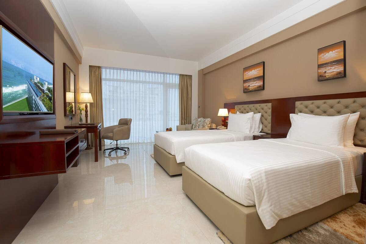 Superior Twin Room, 2 Twin Beds- With a Complimentary City Tour | 1 室のベッドルーム、エジプト綿のシーツ、高級寝具、ピロートップベッド