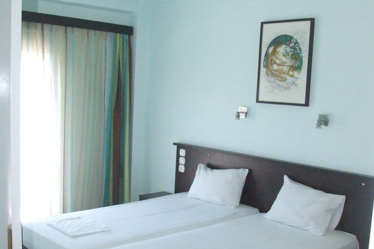 Quadruple Room, Berbilang Katil, Non Smoking | Dilengkapkan perabot secara berasingan, langsir/tirai gelap terus