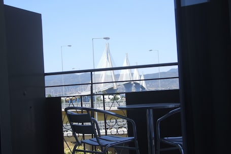 Muebles diferentes, cortinas blackout y sistema de insonorización