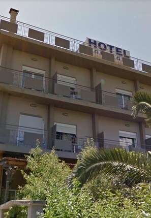 Garden - Hotel George (Patras)