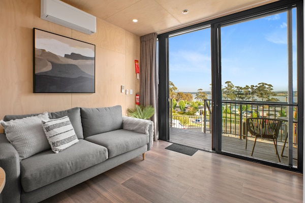 Cabin, 1 Bedroom, Bay View | Living area | Smart TV