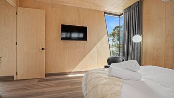 Cabana luxo, 1 quarto, vista para a baía | Roupas de cama premium, camas com colchões pillow-top, Wi-Fi de cortesia