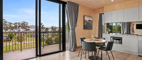 Deluxe Cabin, 1 Bedroom, Bay View | Living area | Smart TV