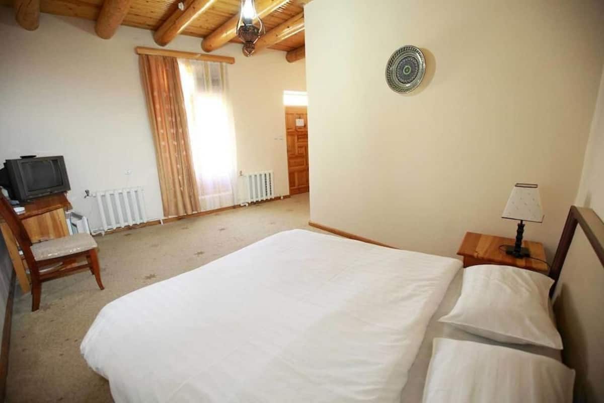 Standard Single Room | Desk, iron/ironing board (on request), free WiFi, bed sheets