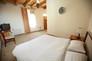 Kamar Single Standar | Meja kerja, setrika/meja setrika, Wi-Fi gratis, dan seprai linen