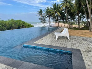 حمّام سباحة خارجي