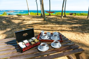 تناول الطعام بالخارج