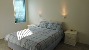 1 Schlafzimmer, Bügeleisen/Bügelbrett