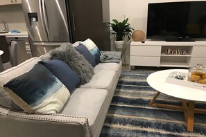Maison en rangée Confort, 3 chambres, 2 salles de bains | Salle de séjour | Téléviseur à écran plat
