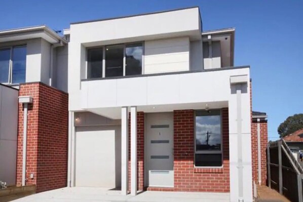 Mặt tiền nơi lưu trú