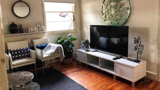 Living room - Australian Home Among the Gumtree_V650 (Sunshine)