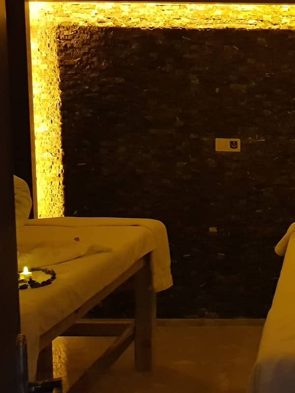 Sauna, tina de hidromasaje, baño de vapor y baño turco o hammam