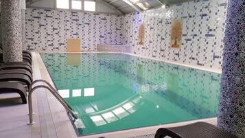 Indoor pool, pool loungers