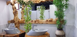 Shower, free toiletries, hair dryer, slippers - Sarikamis Kayi Snow Otel (Sarikamis)