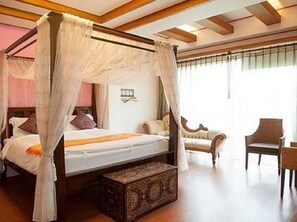 Suite estudio familiar | Escritorio, sistema de insonorización, wifi gratis y ropa de cama