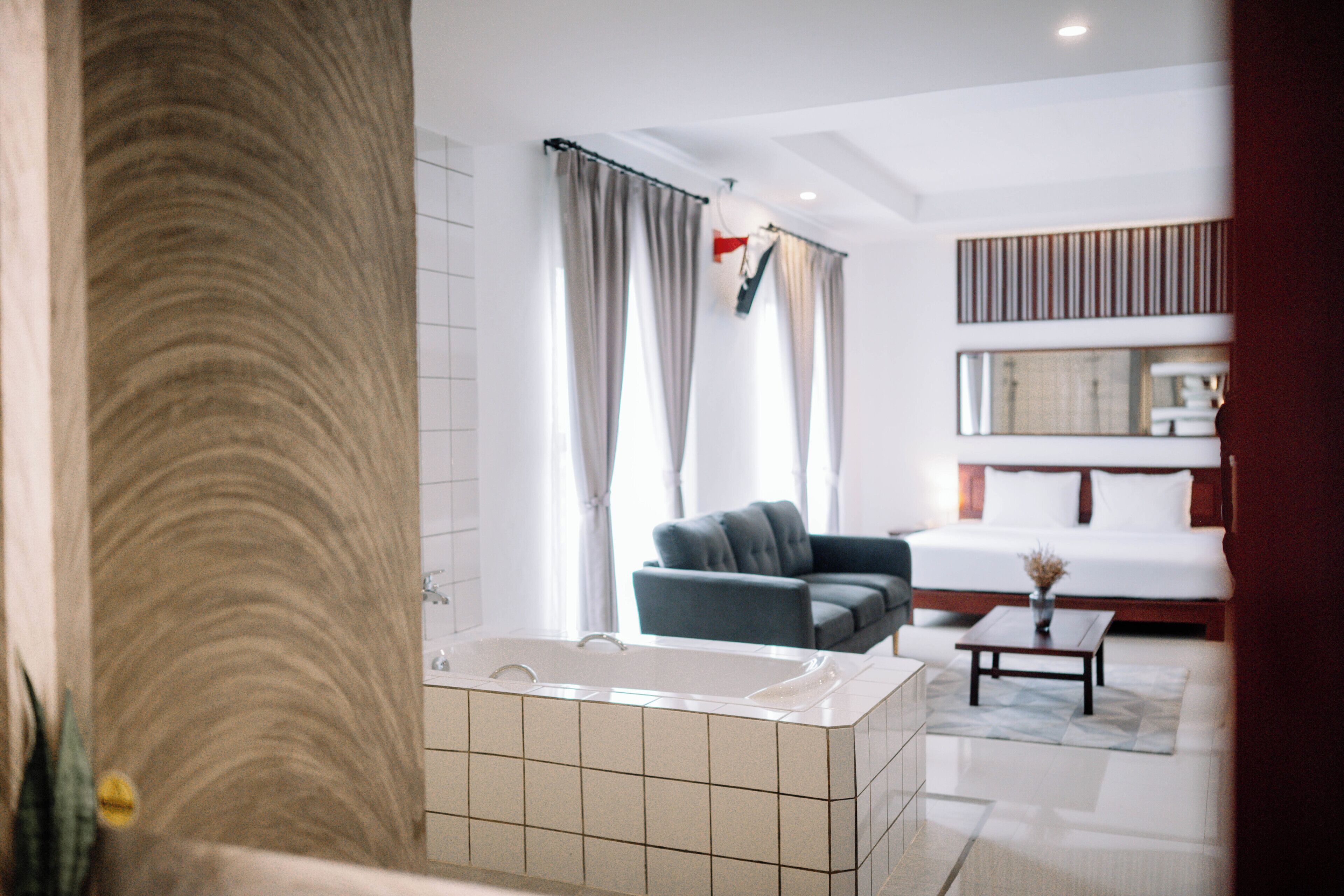 s 2 supper king bed | in-room safe, desk, iron/ironing board, free wifi