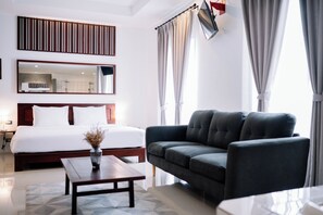 S 2 Supper King Bed | In-room safe, desk, iron/ironing board, free WiFi - S2 Modern Boutique Hotel (Vientiane)