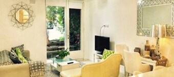 Charming on Haines_V815