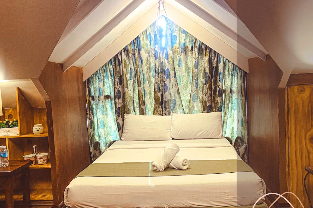 family room | 8 bedrooms, individually decorated, individually furnished