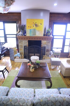 Lobby sitting area - The Lakeview Suites  (Tagaytay)