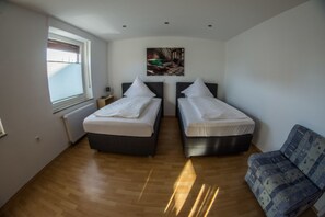 Condo, 2 Bedrooms | Hypo-allergenic bedding, desk, free WiFi, bed sheets