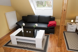 Comfort Apartment | Living area | Flat-screen TV - Hotel Gasthof Zur Post (Sendenhorst)